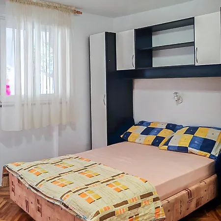 1 Bedroom Lovely In Lägenhet