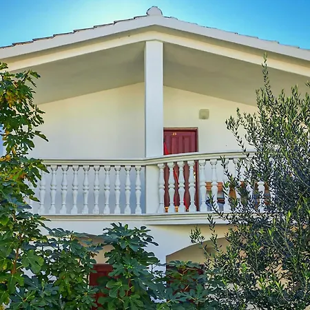 1 Bedroom Lovely In Lägenhet Vodice