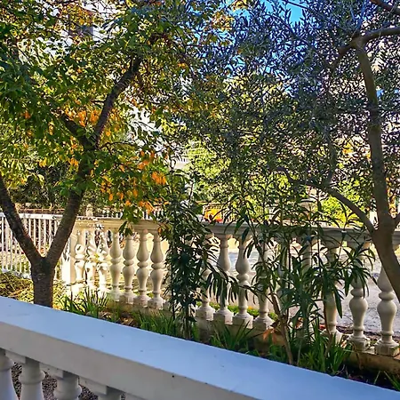 1 Bedroom Lovely In Apartment