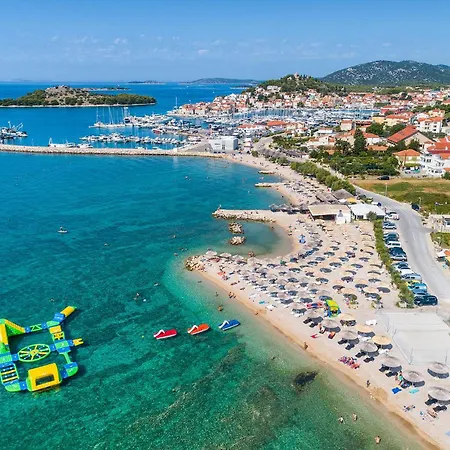 公寓 1 Bedroom Lovely In