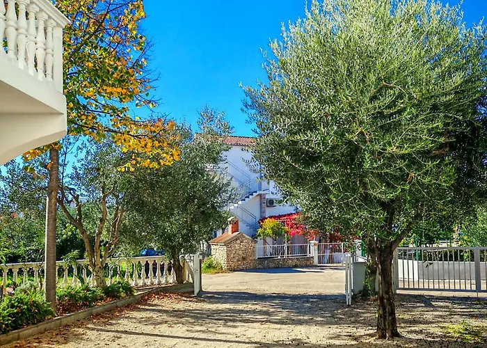 Apartment 1 Bedroom Lovely In *