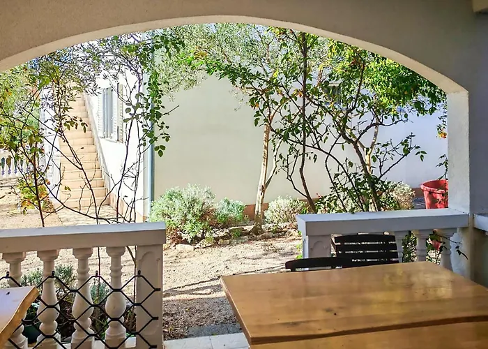 1 Bedroom Lovely In Lägenhet Vodice