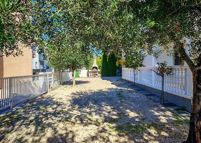 1 Bedroom Lovely In Apartment Vodice