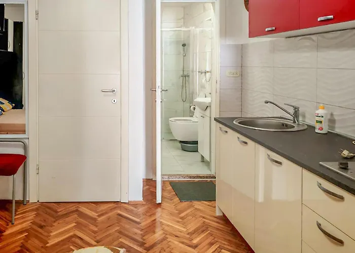 1 Bedroom Lovely In Lägenhet *